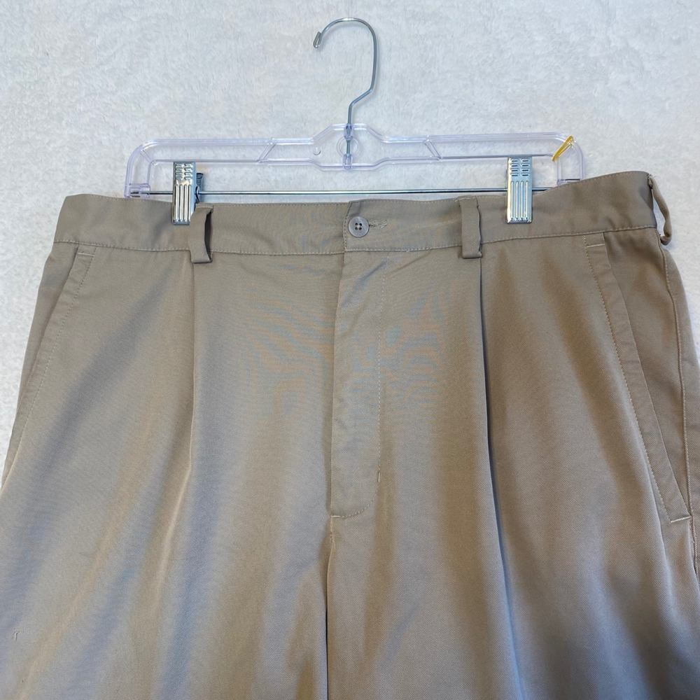 Nike Mens Golf Shorts Khaki Flat Front Fit Dry Size 34 Waist - Picture 2 of 11